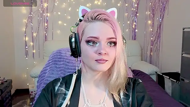 One Moment  online show from December 2024 06:53:02 PM