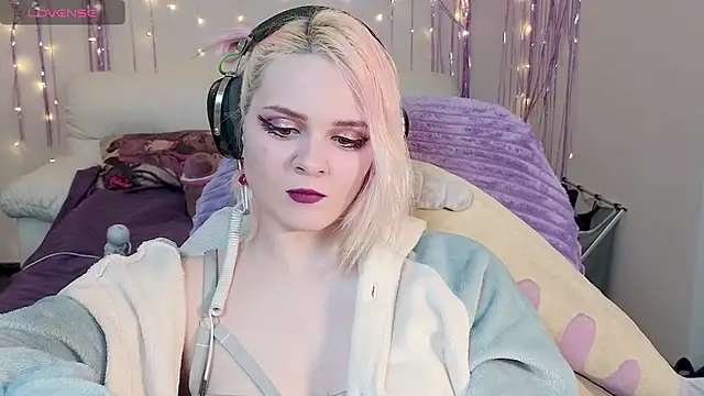 One Moment  online show from January 2025 02:48:01 AM