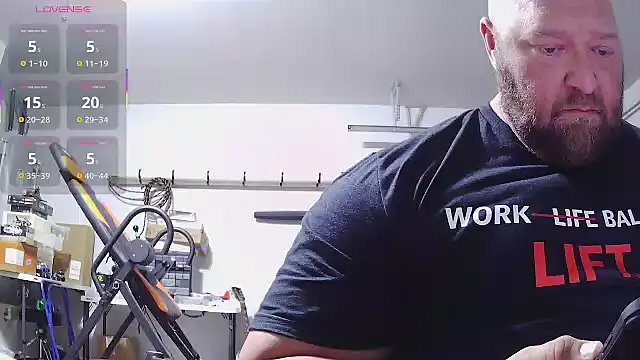 Strong Bear89 online show from March 2026 02:33:02 PM