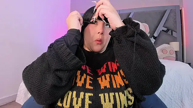 AmberiniHoffman online show from October 2025 12:09:02 PM