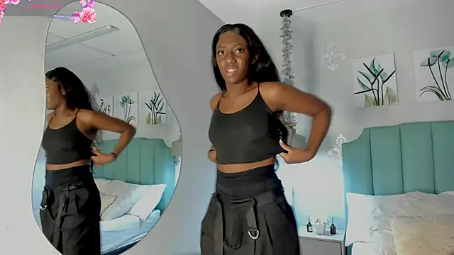 Khenta Michells online show from February 2025 04:58:01 PM