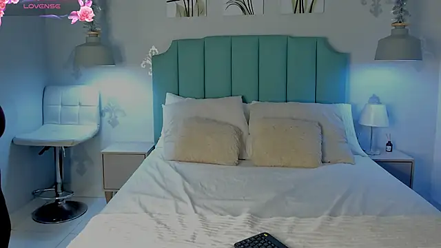 Khenta Michells online show from February 2025 10:35:01 AM