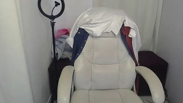 Abby Halliwey online show from December 2024 05:51:01 PM