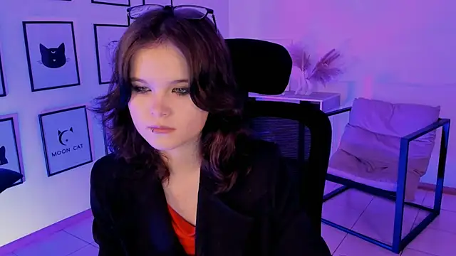 Snapshot of Elainebeness chatting on December 2024 06:27:02 PM Elainebeness online show from December 2024 06:27:02 PM