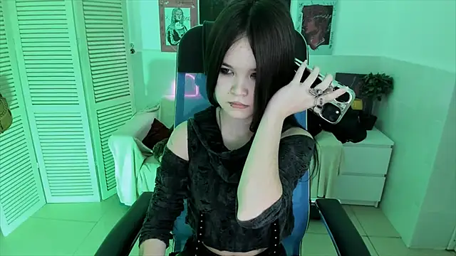 Elainebeness online show from November 2025 07:25:01 PM