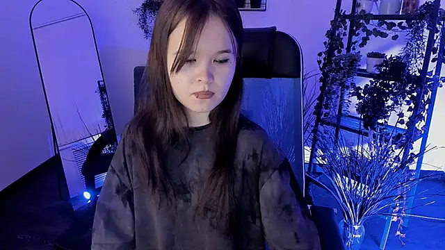 Elainebeness online show from April 2026 10:32:02 PM