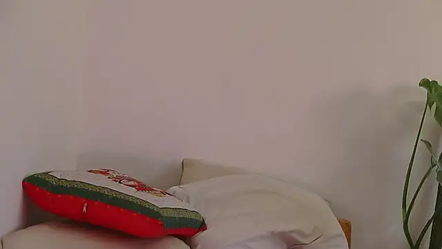 Miss oliviaa online show from December 2024 05:04:02 PM