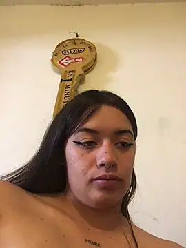 Miss oliviaa online show from December 2024 07:15:02 PM