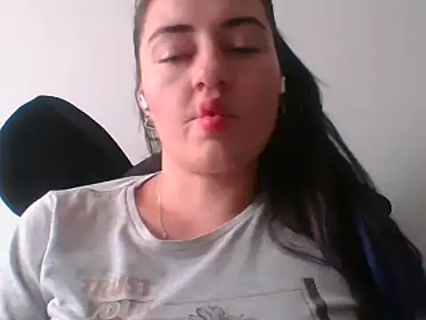 Snapshot of _karlie_kloss_ chatting on February 2025 07:10:01 PM karlie kloss online show from February 2025 07:10:01 PM