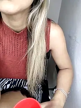 fofinhaa12 online show from April 2026 05:47:02 PM