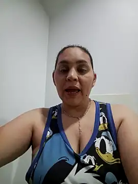 Snapshot of MirandaSoto chatting on May 2026 04:06:02 AM MirandaSoto online show from May 2026 04:06:02 AM