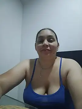 Snapshot of MirandaSoto chatting on May 2026 04:19:02 AM MirandaSoto online show from May 2026 04:19:02 AM