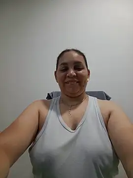 Snapshot of MirandaSoto chatting on June 2026 03:41:01 AM MirandaSoto online show from June 2026 03:41:01 AM