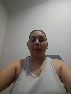 Snapshot of MirandaSoto chatting on June 2026 03:30:01 AM MirandaSoto online show from June 2026 03:30:01 AM