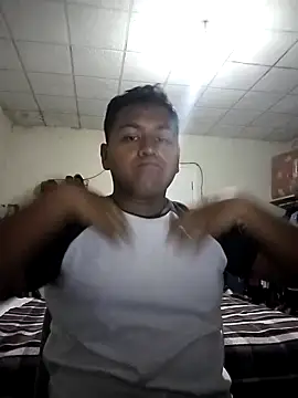 Snapshot of R1ch_Daddy chatting on February 2025 03:04:02 AM R1ch Daddy online show from February 2025 03:04:02 AM