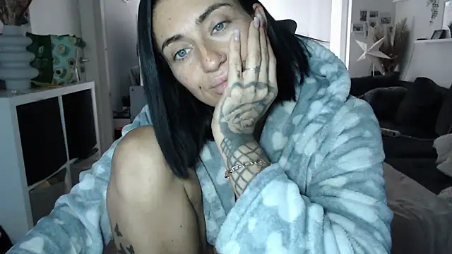 IntiMia online show from December 2025 09:04:02 AM