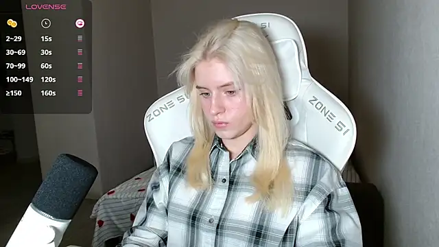 LizaKisses online show from September 2025 12:29:01 PM