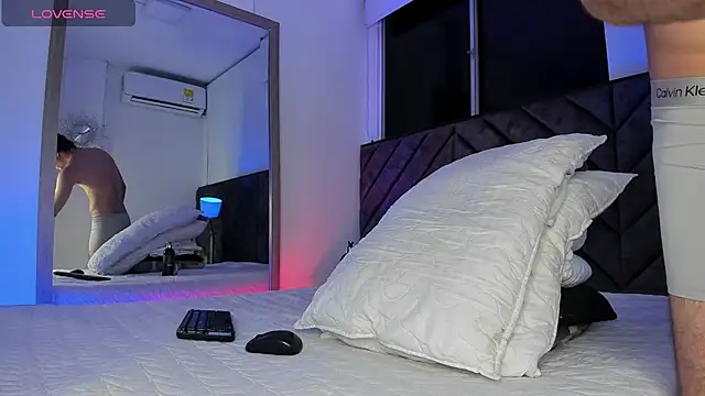 Luca ferrer  online show from February 2025 04:36:01 AM