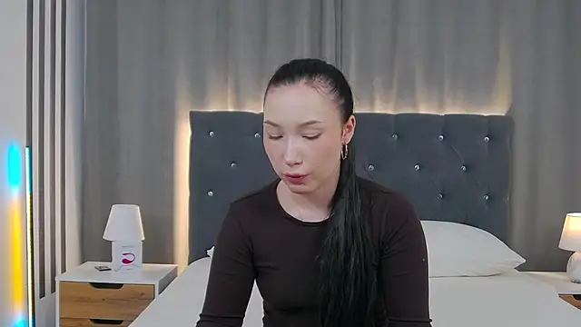 LeilaLow online show from January 2026 11:48:02 AM