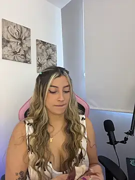 Snapshot of Issabela_G1 chatting on May 2026 08:04:02 PM Issabela G1 online show from May 2026 08:04:02 PM
