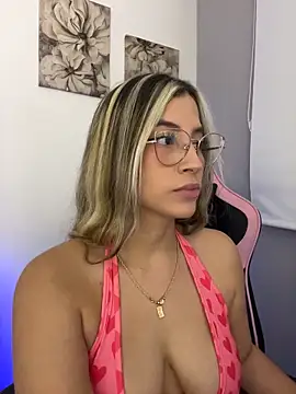 Snapshot of Issabela_G1 chatting on May 2026 12:38:01 AM Issabela G1 online show from May 2026 12:38:01 AM