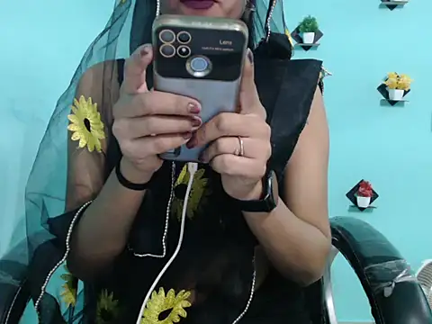 Snapshot of Yashi chatting on January 2025 02:08:02 PM Yashi online show from January 2025 02:08:02 PM