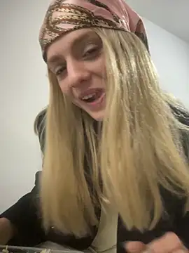 spacegirlll online show from October 2025 05:26:02 PM