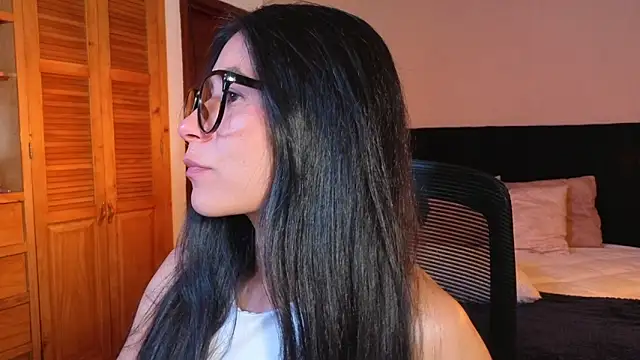 ChloeTurner  online show from April 2026 08:03:01 PM