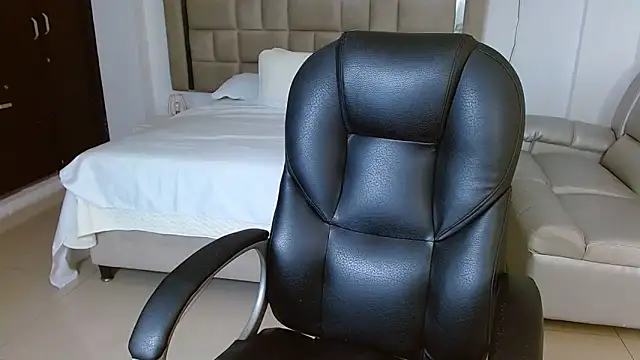 zoecruzz online show from March 2026 01:40:02 PM