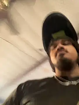 Snapshot of yomanfriend chatting on January 2025 04:04:01 PM yomanfriend online show from January 2025 04:04:01 PM