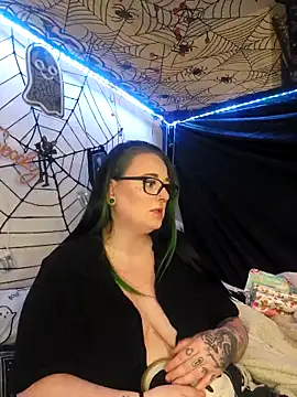 Bunny Cummings online show from November 2025 10:01:02 PM