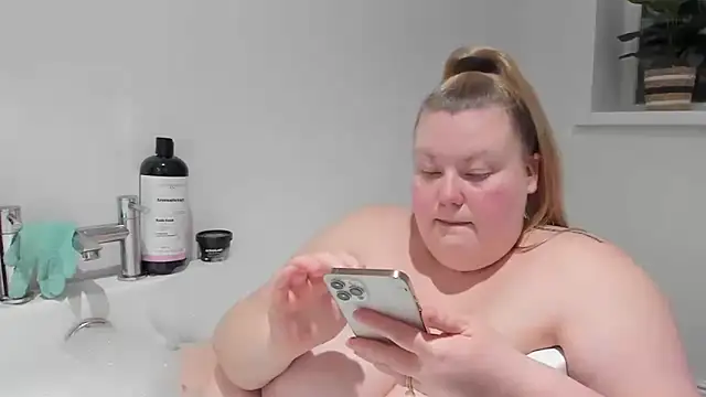 Busty-BBW-Emilie online show from March 2025 07:49:02 PM