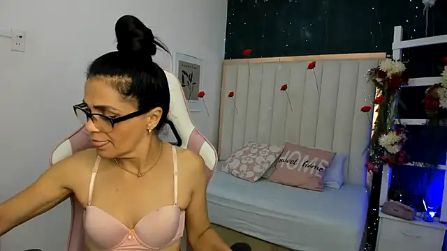 margot smith  online show from March 2026 12:42:01 PM