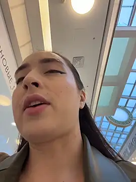 Holly Play online show from October 2025 10:10:01 AM