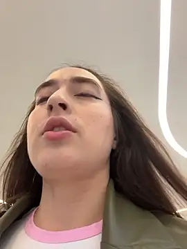 Holly Play online show from November 2025 09:08:01 AM