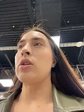 Holly Play online show from November 2025 12:05:02 PM