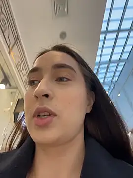 Holly Play online show from November 2025 12:05:02 PM