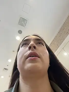 Holly Play online show from April 2026 12:03:02 PM