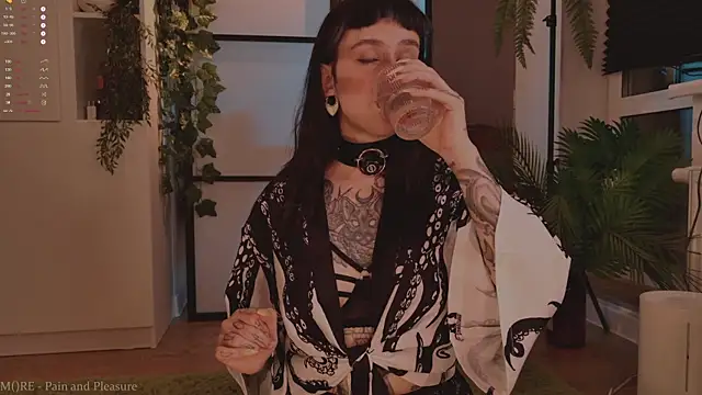 MichaellaMoon online show from November 2025 05:23:02 PM