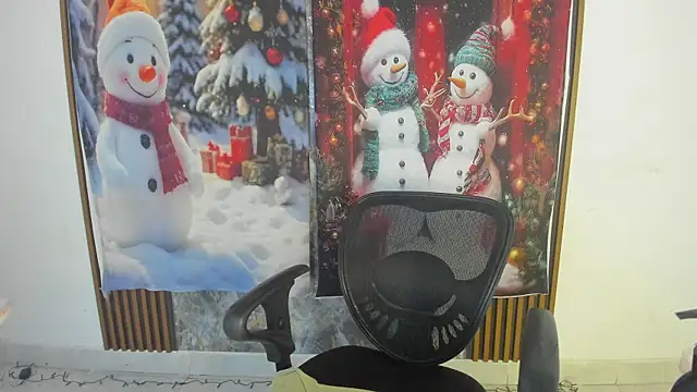 nicol jone1 online show from December 2025 12:51:01 AM