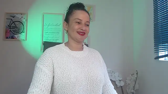 Snapshot of lucy_diiaz chatting on February 2025 01:54:02 PM lucy diiaz online show from February 2025 01:54:02 PM