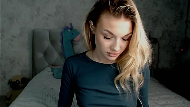 Snapshot of Ella_Milla chatting on June 2026 12:53:02 PM Ella Milla online show from June 2026 12:53:02 PM