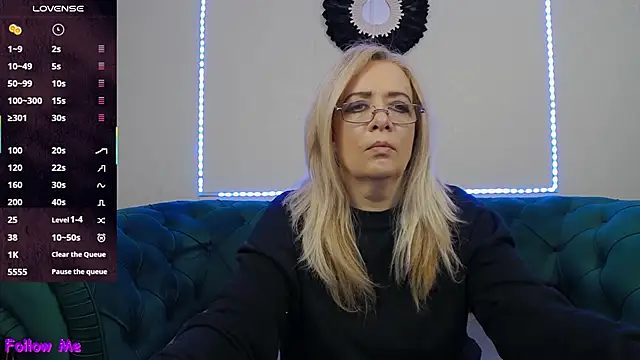 IvanaCharm online show from November 2025 04:37:01 AM