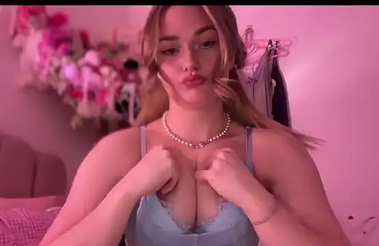 Snapshot of pinkie_piexx chatting on February 2025 08:31:01 PM pinkie piexx online show from February 2025 08:31:01 PM