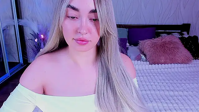 Miss Elia online show from December 2024 08:21:02 PM