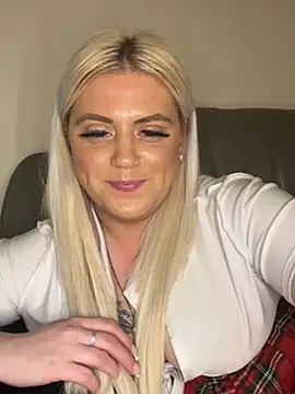 Snapshot of Blondiee3088 chatting on December 2024 01:36:01 AM Blondiee3088 online show from December 2024 01:36:01 AM