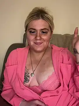 Snapshot of Blondiee3088 chatting on January 2025 12:49:01 AM Blondiee3088 online show from January 2025 12:49:01 AM