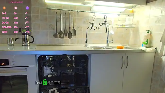 Snapshot of MilfeaN chatting on October 2025 08:07:02 AM MilfeaN online show from October 2025 08:07:02 AM