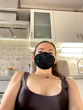 Snapshot of MilfeaN chatting on November 2025 08:14:01 AM MilfeaN online show from November 2025 08:14:01 AM