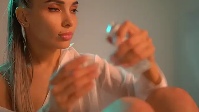 Snapshot of Mila_May_ chatting on September 2025 03:01:01 PM Mila May online show from September 2025 03:01:01 PM